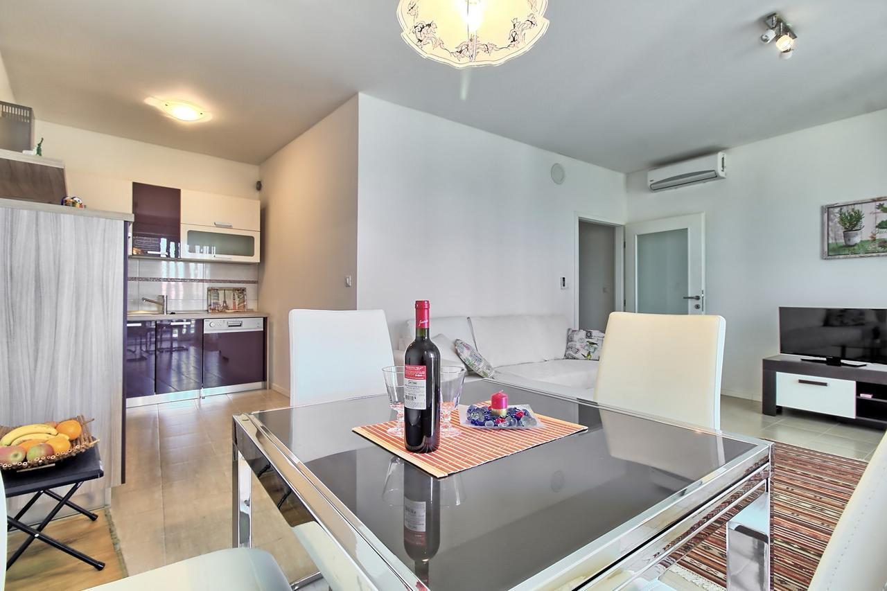 Summertime House With Apartment Umag